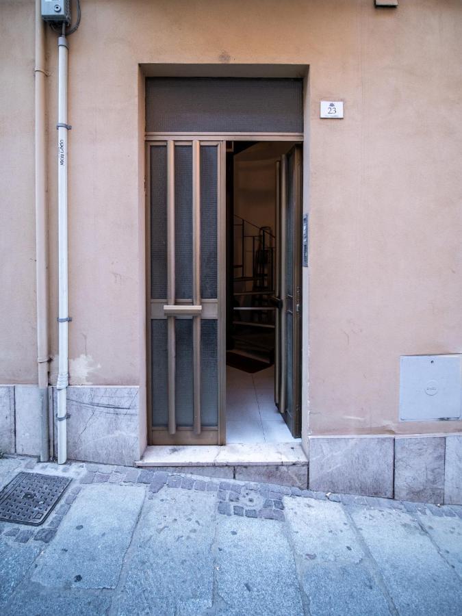 Little Diamond - City Centre Lägenhet Cagliari Exteriör bild